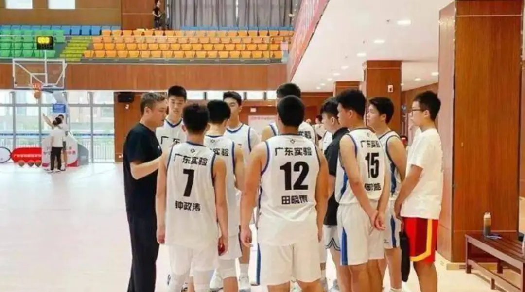 篮球名单冠军比赛打全国的球员_篮球名单冠军比赛打全国第几名_打篮球比赛全国冠军名单