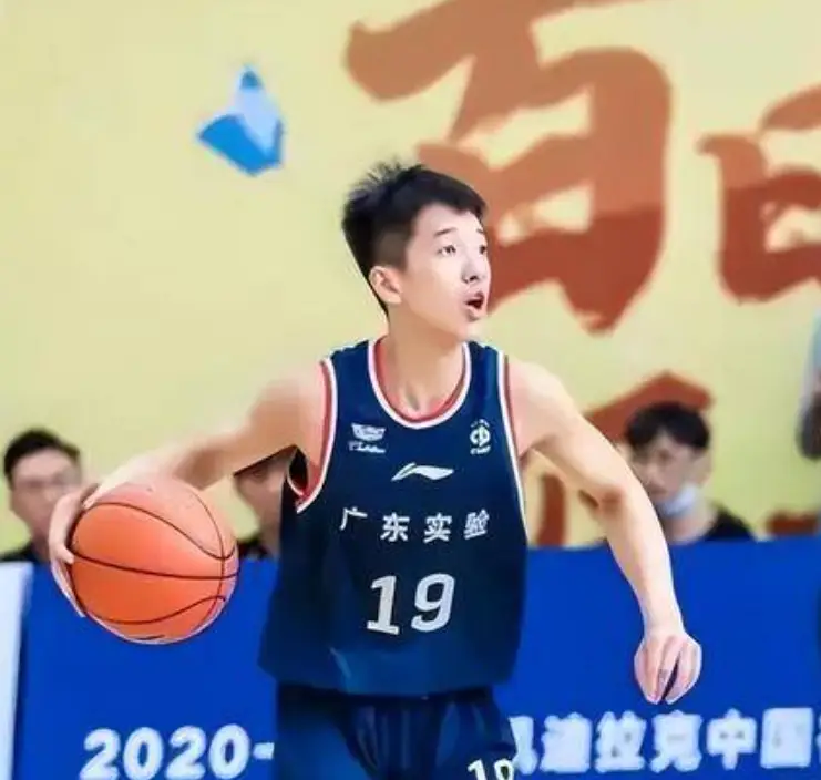 打篮球比赛全国冠军名单_篮球名单冠军比赛打全国的球员_篮球名单冠军比赛打全国第几名