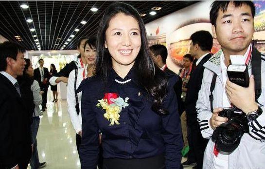 中国首位冬奥冠军，获59枚金牌历经三段感情，退役后嫁给美国富豪