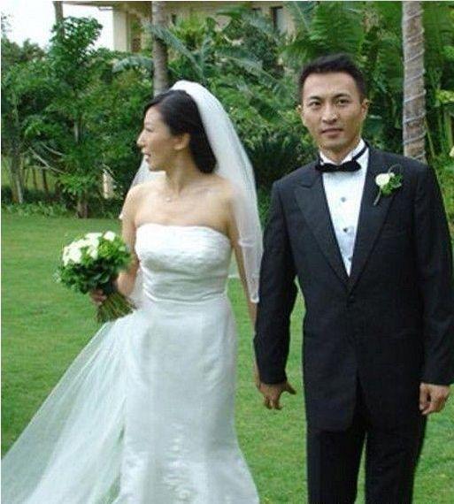 中国首位冬奥冠军，获59枚金牌历经三段感情，退役后嫁给美国富豪