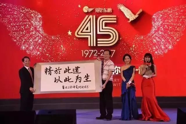 西班牙足球队英文_西班牙足球英文冠军拿过冠军吗_西班牙足球拿过冠军吗英文