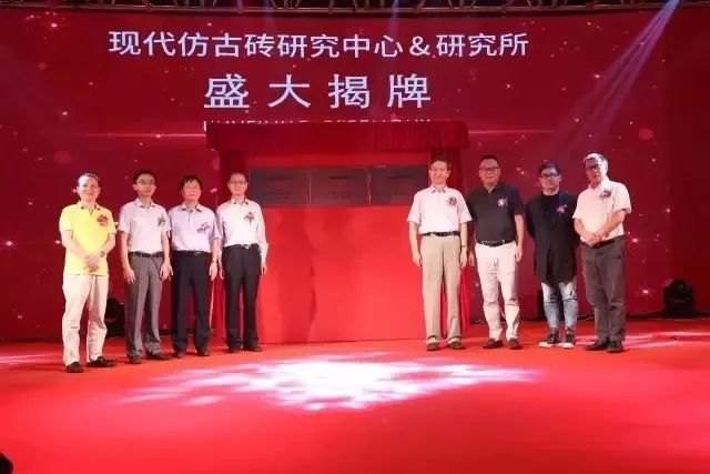 西班牙足球拿过冠军吗英文_西班牙足球队英文_西班牙足球英文冠军拿过冠军吗