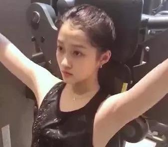 通宵健身女子_女明星半夜健身_健身的女明星