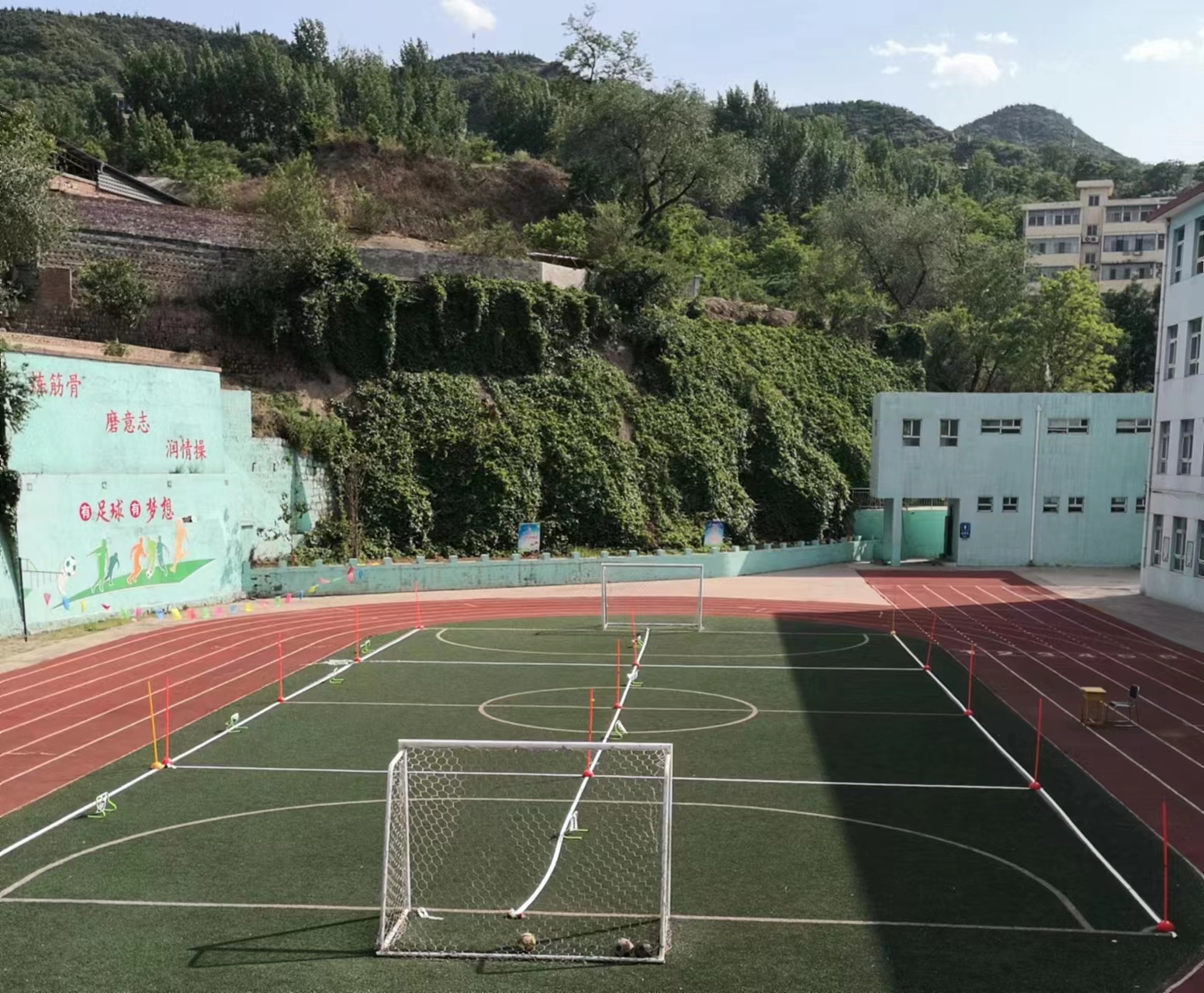 小学足球赛颁奖词_小学生足球冠军颁奖_足球冠军颁奖词