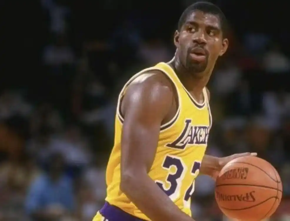 美媒篮球历史第一人是哪位_篮球nba历史球员排名_篮球各位置历史第一