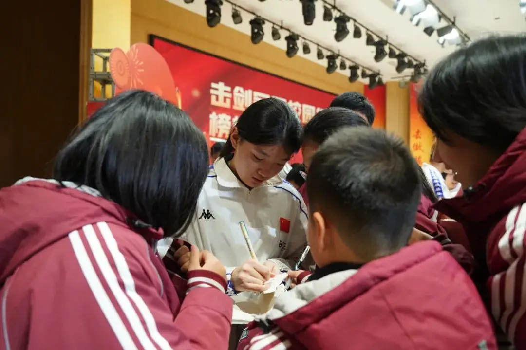 教你击剑_击剑技巧实战_击剑小技巧