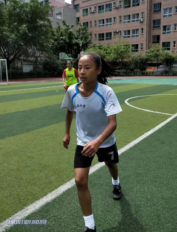 奥桥小学篮球赛冠军_澳前小学篮球比赛_奥林小学篮球队